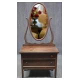 Antique Dresser w / Mirror