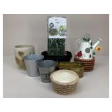 Birdhouse & Planter Assortment / 16 pc