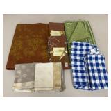 Placemats, Napkins, & Tablecloth Sets