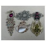 Brooches / 5 pc