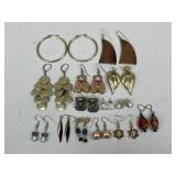 Earrings / 14 pairs