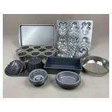 Assorted Bakeware/ 26 pc