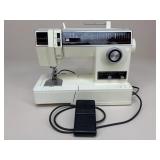 Singer 6235 Sewing Machine W/ Pedal