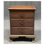 Wood Nightstand w / 3 Drawers