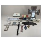 Religious Decor & Books / 19 pc