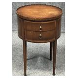 Mahogany End Table w / Pie Crust Edge