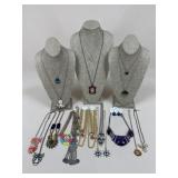 Costume Necklaces / 18 pc
