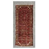 2' 7' x 5' 10' Runner Style Rug