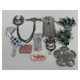 Brooches / 11 pc