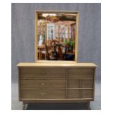 Dresser w / Mirror