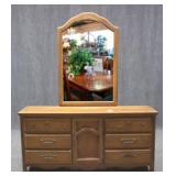 Dresser w / Mirror