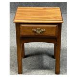 Wood Lea Side Table w / Drawer