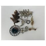 Brooches / 9 pc