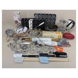 Black & Decker/Pyrex/Wilton+ Kitchen Assortment