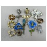 Brooches / 12 pc