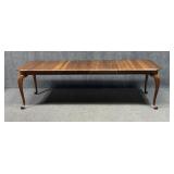 Ethan Allen Dining Room Table w / Two Leaves