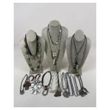 Costume Necklaces / 19 pc