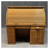 Wood Roll Top Desk w / Key