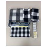 Plaid Place Settings/ Napkins, Tablecloth +