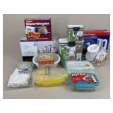 Betty Crocker/Pyrex+ Kitchen Assortment / 11 pc