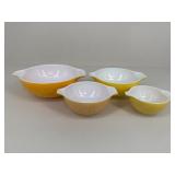 Vintage Pyrex Cinderella Bowls / 4 pc