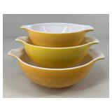 Vintage "Daisy" Pyrex Cinderella Bowls / 3 pc
