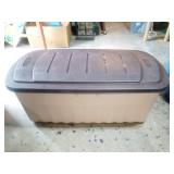 Large Lidded Rubbermaid Storage Container