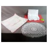 Beautiful Set of 8  Dinner Napkins, 8 Like New