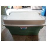 Rubbermaid Rough Tote Hinged Lidded Storage
