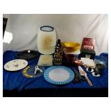Miscellaneous Kitchen Lot Includes Knives With