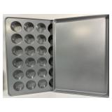 Like New muffin and baking trays - sizes in