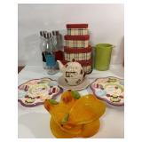 Kitchen accessories, including beautiful nesting