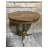 Stunning clawfoot table - size in photos