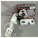 Black Electronic 7 Speed Hand Mixer With A Braun