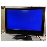 Toshiba 32in TV and remote