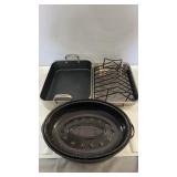 Kitchen roasting pan bundle including a large