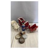 Christmas dï¿½cor lot featuring three decorative