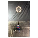 LED ring light with integrated magnifying lens on