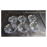 Set of 6 Tulip-Shaped Dishes Set of six clear