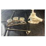Marine-themed dï¿½cor lot including a dolphin
