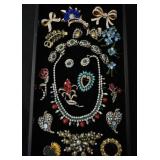 Vintage jewels - Brooches, necklace, bracelet...