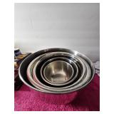 Nesting Pans 6 Stainless Pans In All Do Not Match