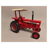 International 826 Farmall - ERTL - 10”