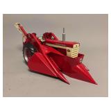 Farmall 560 with Corn Picker - Ertl - 20”x8”