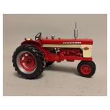 Farmall 560 - NF - Ertl - 9”x5”