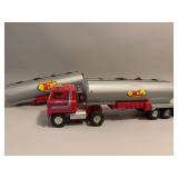 Single Axel International With 2 Tanker Trailers - Ertl - 21”x7”