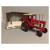 International 1568 Farmall - 1994 - ERTL - 10”