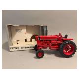 International Harvester 966 - Ertl - 1/16
