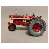 Farmall 560 - 9”x7”