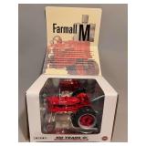 Farmall M - Ertl - Centennial - 1/16 seat is broken